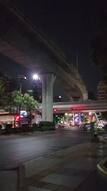 Jaekoy เจ๊ก้อย ส้มตำอาหารอีสาน เพชรบุรี12 (สาขา1)