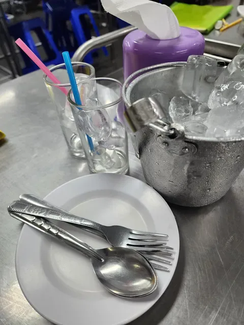 Jaekoy เจ๊ก้อย ส้มตำอาหารอีสาน เพชรบุรี12 (สาขา1)