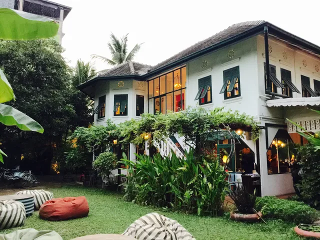 Issaya Siamese Club