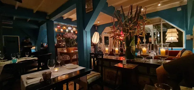 Issaya Siamese Club